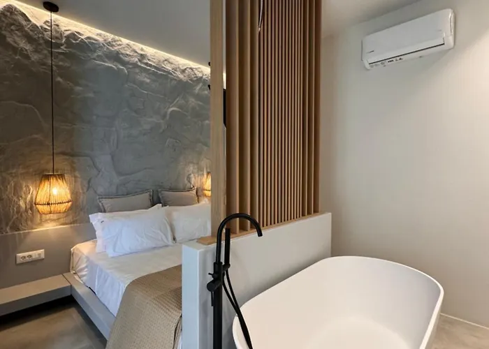 Poema 4* Antiparos Town