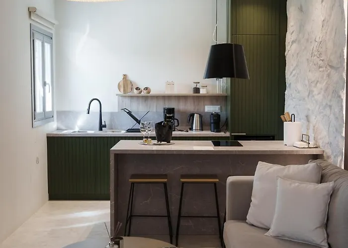 Poema 4* Antiparos Town