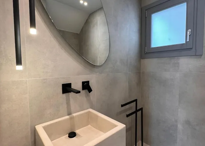 Poema 4* אנטיפארוס