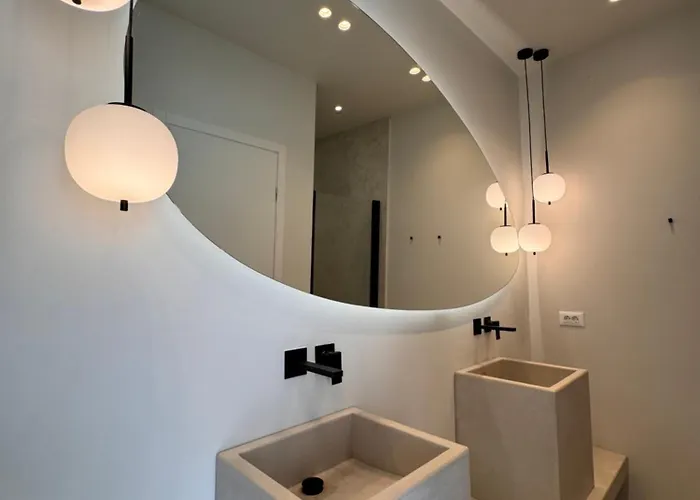 Poema אנטיפארוס