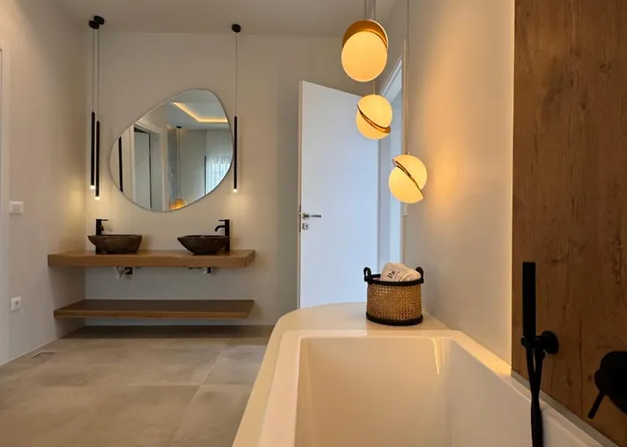 Poema 4* Antiparos Town