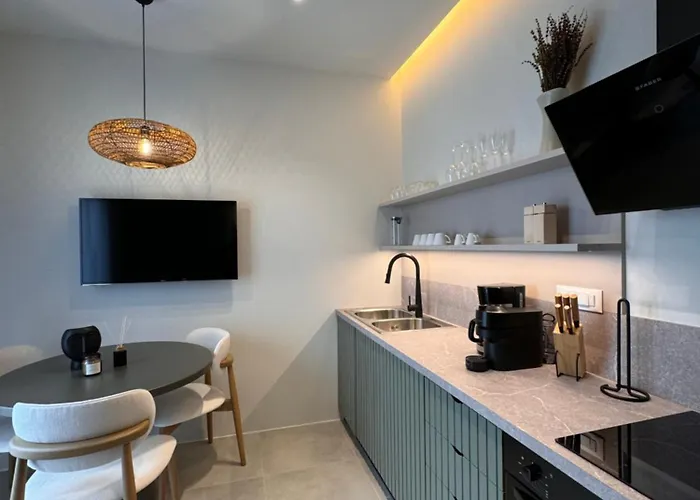 Poema 4* Antiparos Town