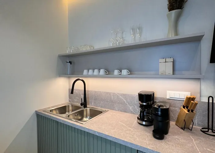 Poema אנטיפארוס