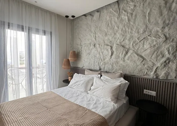 Poema אנטיפארוס