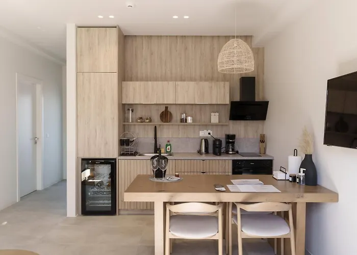 Poema מלון דירות 4*